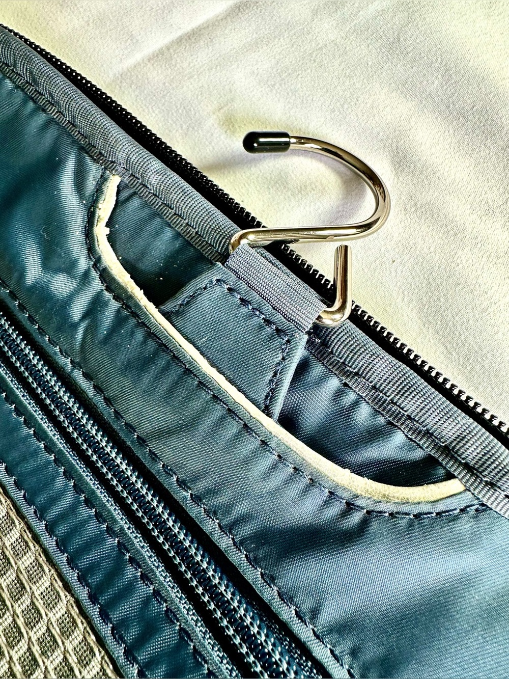 Tumi Arrivé Barajas Leather Toiletries travel kit - Picture 13 of 13